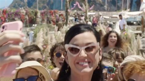 cantante pubblicita dolce gabbana|Katy Perry nello spot Dolce & Gabbana di Paolo Sorrentino. VIDEO.